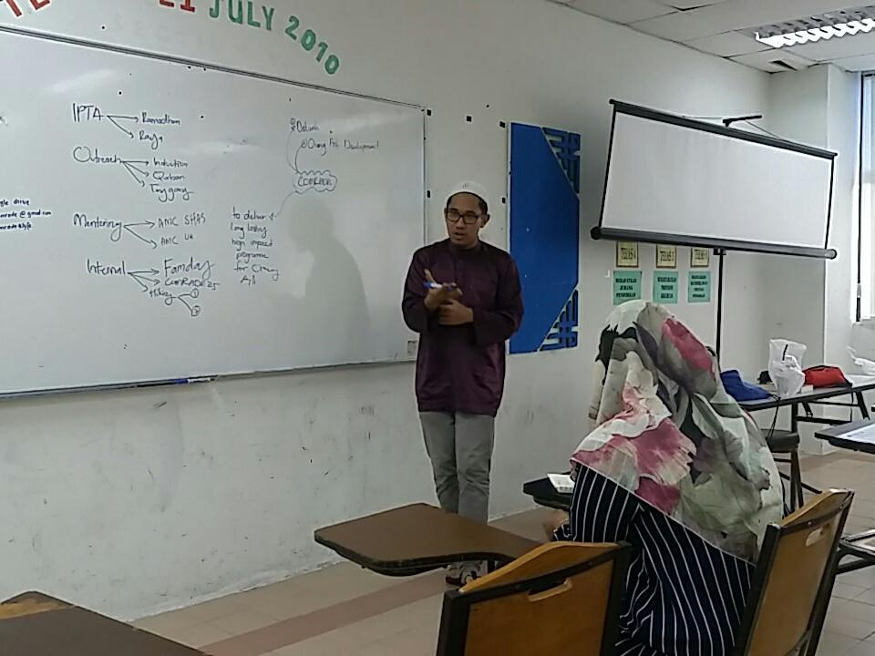 ComradeIIUM's tweet photo. live update:
Management Course 2017:
"Brief on brainstorming idea for program this year"
#comrade25
#managementcourse https://t.co/X4GCreDwvV