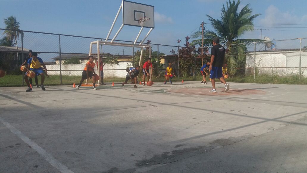 EscuelaMVP1's tweet photo. Siguen las clínicas de Verano en Arco Iris! #MVP4life #colonenpositivo #recreacionydeporte #aprendojugando https://t.co/BEkerHlAXS