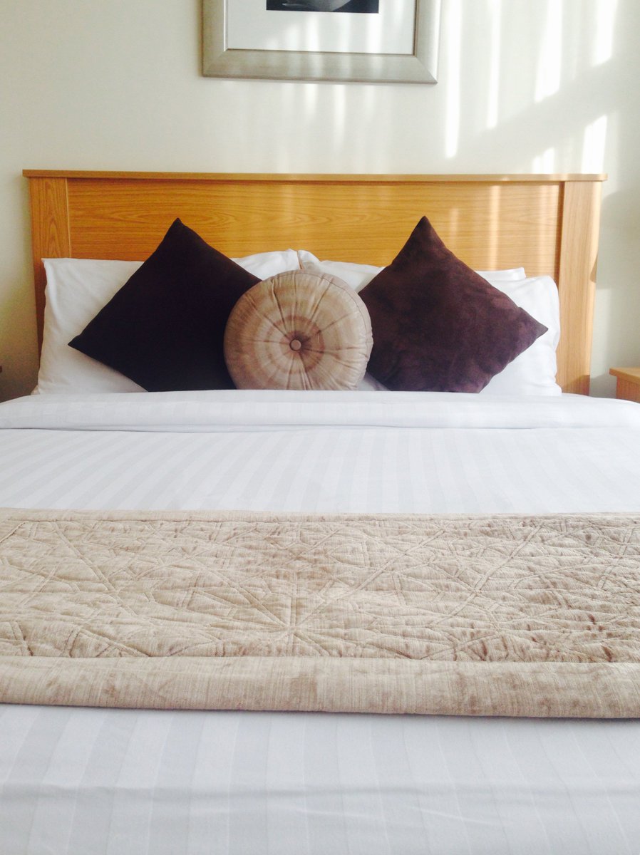 When it's snowing outside where better to spend the day than in a warm #DoubleExecutiveroom #FrostyFriday #Cleethorpes