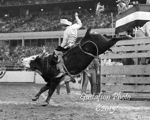 therodeotrail's tweet image. Freckles Brown on #26 in Houston, TX the year of 1972! 📸 - Gustafson Photo #ThrowbackThursday #RodeoChat