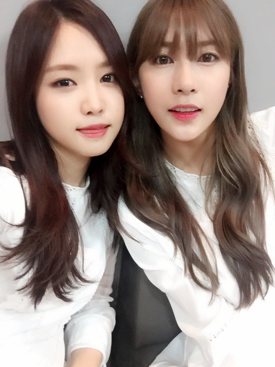 Apink_2011's tweet photo. [#하영] 낭데이 
오늘은 나은언니의생일이다요!!
언니 생일축하해용
오늘하루 맛있는거만먹고 행복한일들만 가득하길바래요 !!!
그리고 사......ㄹ...ㅎ...^^

#Apink #오하영 https://t.co/YugPJGhPoi