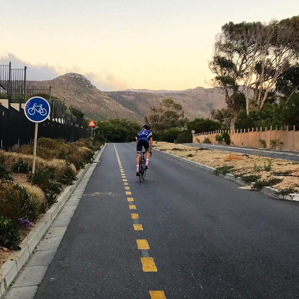 wearebikemob's tweet photo. Perfect start to the Weekend with the #Mobster crew.
#MorningRoll #roadslikethese #ridemo… https://t.co/HLDOAis8tW https://t.co/mlJFvBfRAj