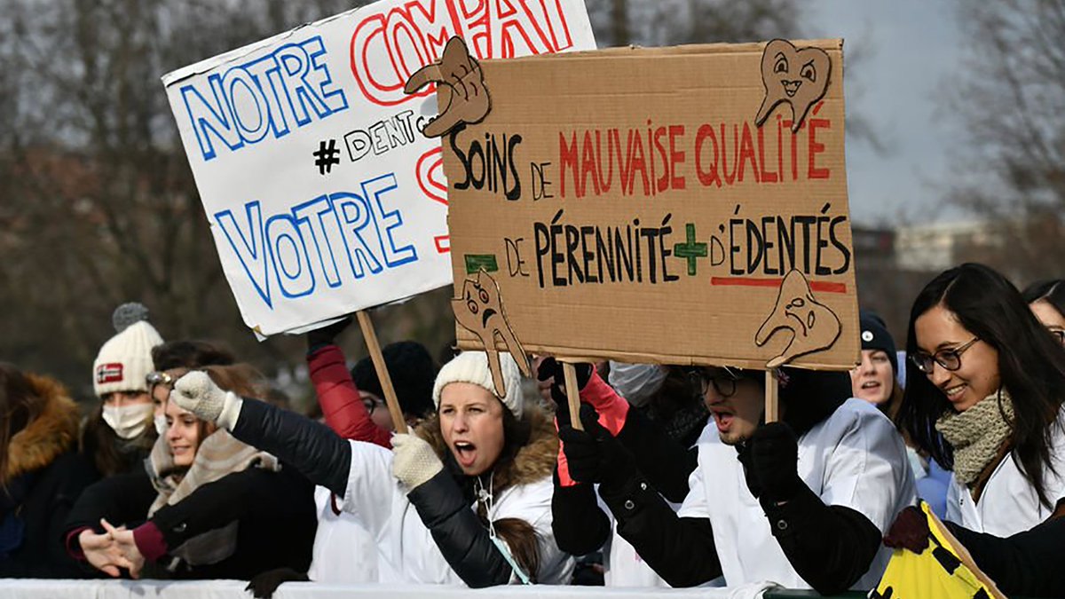 DynamiqueDent's tweet photo. Les étudiants en #dentaire se mobilisent dans toute la France #DENTger  https://t.co/wrPxNRFfTF #dentiste #manifestation #greve #mst https://t.co/2tnCSmZwMR