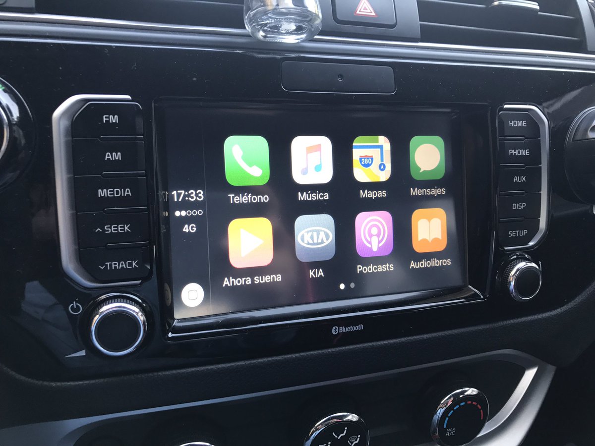 EmiLyonMD's tweet photo. Gracias @KiaMotorsMexico, era lo único que le faltaba a este auto para ser perfecto #CarPlayEnKiaRio https://t.co/jB9R4Pfyiu