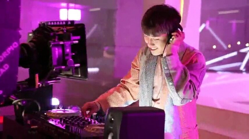 LinSoulhope's tweet photo. #Bigbang #Seungri #NongfuSpringTea https://t.co/GTLKVzPgKN