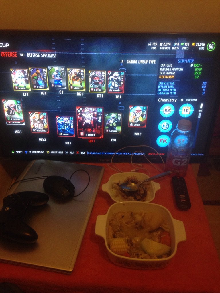 ReynaIdoPena's tweet photo. #SiMeQuieresDeberías saber que IT ONLY GETS BETTER 😂 [disclaimer: the @Gatorade is Low Calorie] #madden16 #mutteam #xboxshare #patsnation https://t.co/lUDrOeJ4ij