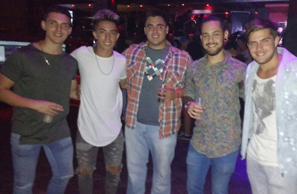 Puusiii's tweet photo. Carca y sanlo presentes #OffOff #Khalama https://t.co/yII1teEOsf