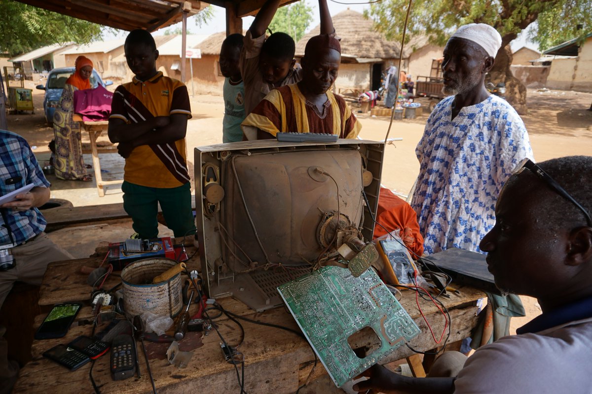 WR3A's tweet photo. #FixerFriday Alhassan has been repairing TVs in Savelugu Ghana since age 17 - 1984 (my 1st yr Cameroon), now trains 14 yr old apprentice https://t.co/mBSqQg9Nme