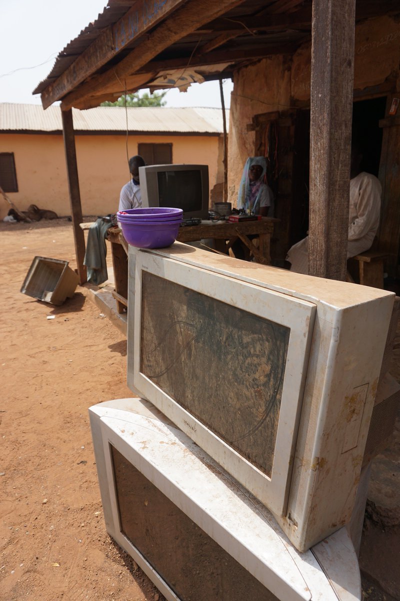 WR3A's tweet photo. #FixerFriday Alhassan has been repairing TVs in Savelugu Ghana since age 17 - 1984 (my 1st yr Cameroon), now trains 14 yr old apprentice https://t.co/mBSqQg9Nme