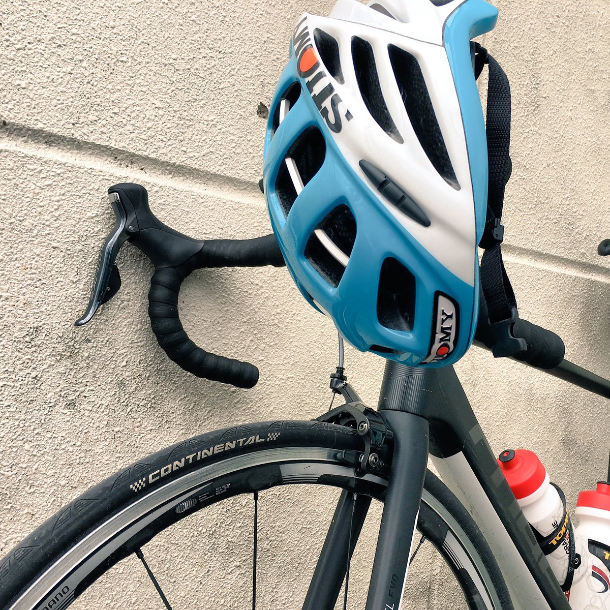 aisanracingteam's tweet photo. On break

#onbreak #training #familymart #okinawa #suomy #gunwind #cubebike #liteningc62 #shimano #diraace #rs81c35 #grandprix4000s2 #小森亮平 https://t.co/UnBokk3zGH