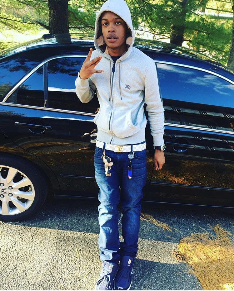IANGH_'s tweet photo. Cake had us down bad brova 😂😂I love you Tae bro, really my family. We hurting bad down here but we gonna be good. Watch over us #flyhightae https://t.co/BcLyCI0AFQ