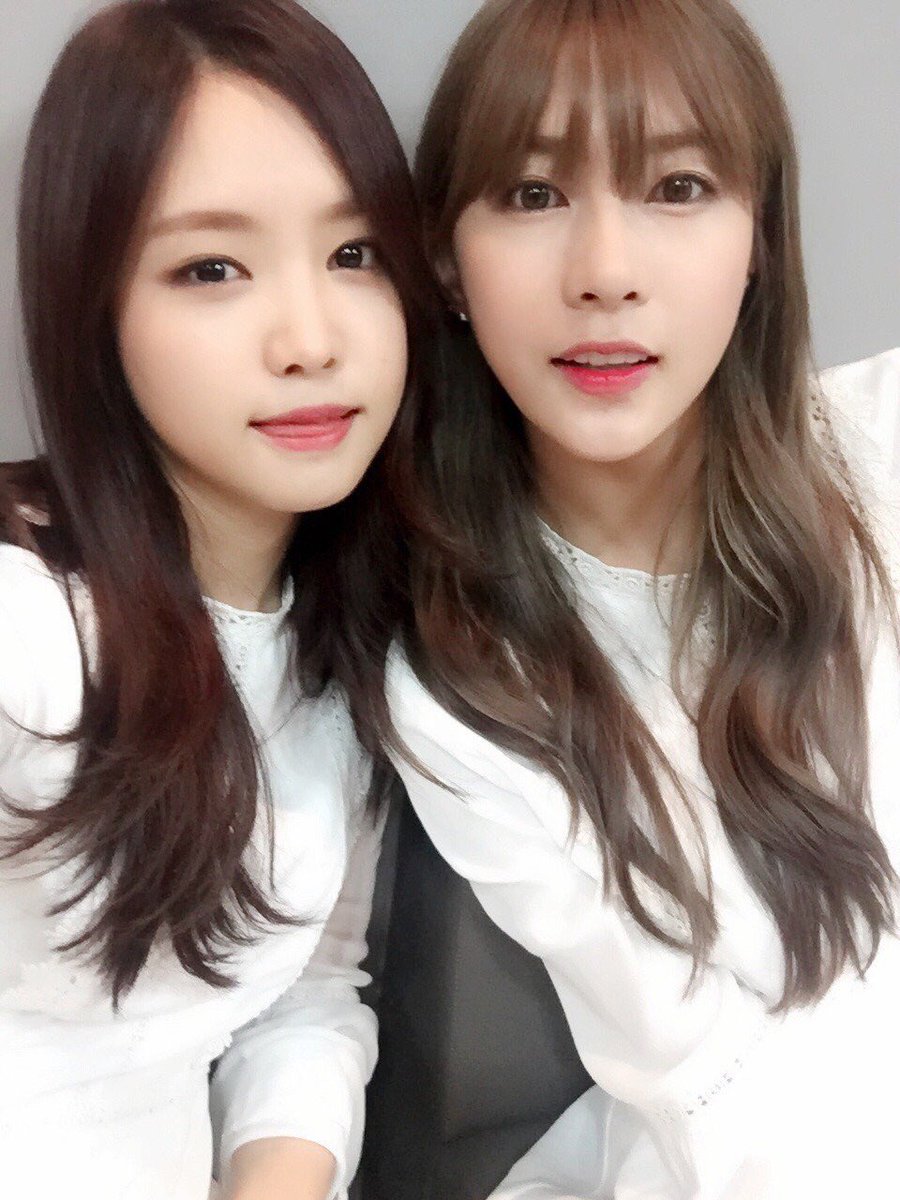 apinkxcho's tweet photo. Hayoung's birthday message to Naeun!! 💛 She's to shy to say i love you 😂 #나은아생일축하해 #HappyNaeunDay https://t.co/He89hJFn3Z