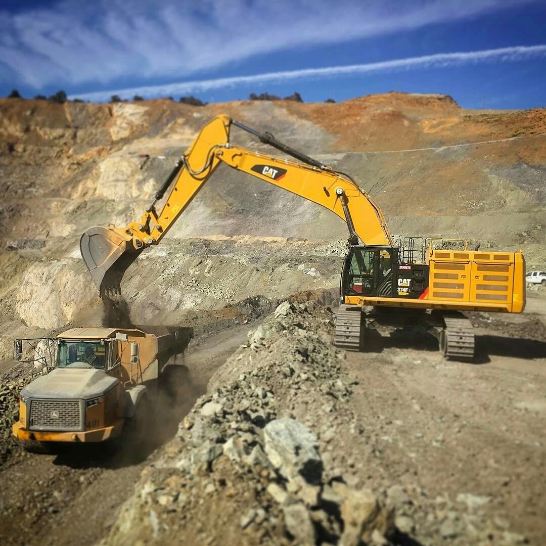 ifillhomes's tweet photo. So dealer network aside,who is actually the best?
#hitachimining #caterpillar #catmining #cat745c #catd10t #catd10t2 #catdozer #construction https://t.co/xNRMcWSioH