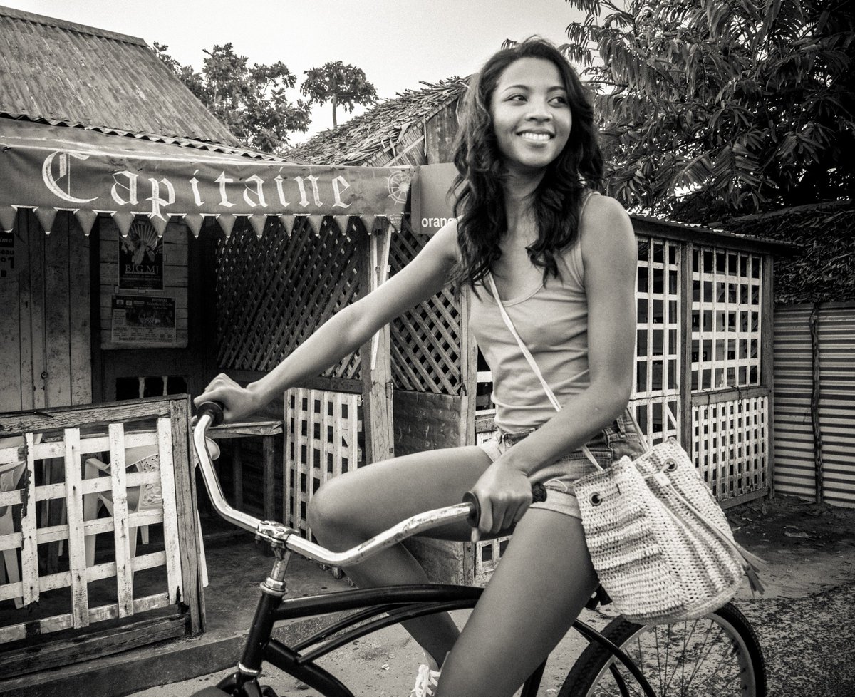 AgenceFlag's tweet photo. Let's ride avec @AtelierIvahona! #ride #summertime #ivahona #naturalmade #beachwear #lifestyle https://t.co/jDG2hg7QPJ