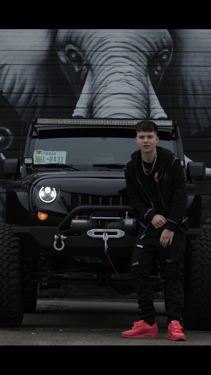 Im 17 today , show some love🔥🔥💯