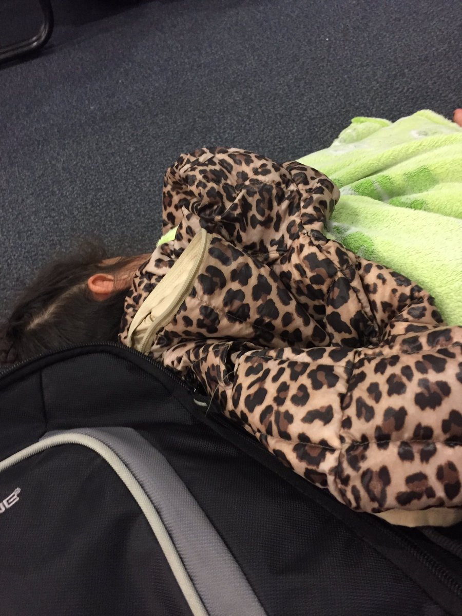 vluna42's tweet photo. @LATAM_CHI quien responde por atraso de 4 horas con bajada de avión incluida? #asistenciaespecialniños https://t.co/3tHxggI1QN