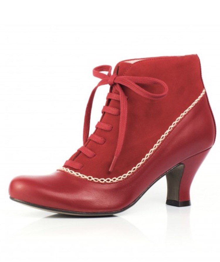 Monsalve Shoes on Twitter: "Aurora Pasión!! A quien no le gustan las botas de Mary Poppins!!?? #MaryPoppins #botas #bloggers https://t.co/CKEP2tXjX1"