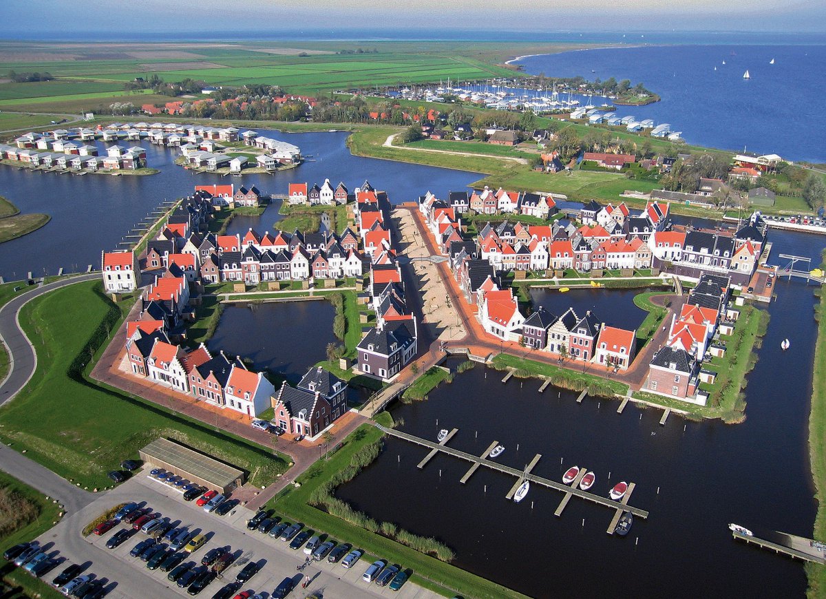 LandalMakelaar's tweet photo. Landal Esonstad en Natuurdorp Suyderoogh liggen bij één van de mooiste meren van Europa! Ons aanbod vindt u hier: https://t.co/WOeQz99yEo https://t.co/rUBi8kZWfA