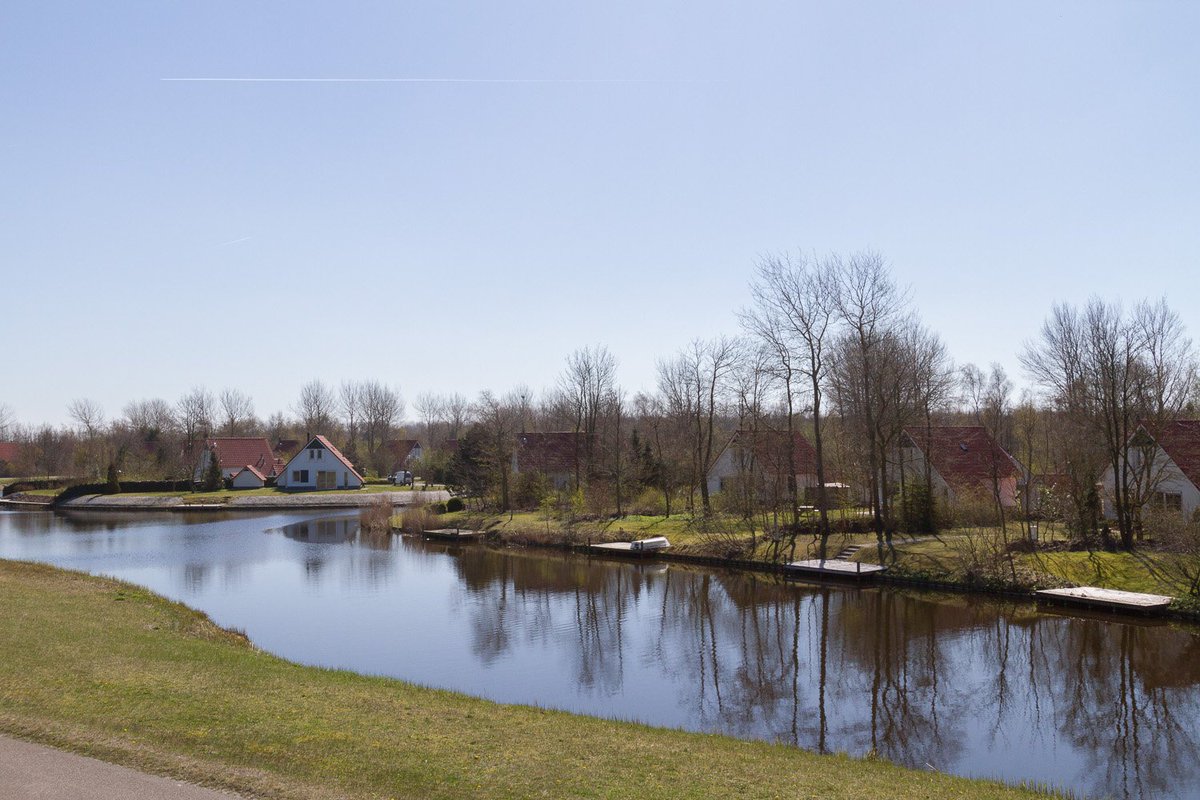 LandalMakelaar's tweet photo. Landal Esonstad en Natuurdorp Suyderoogh liggen bij één van de mooiste meren van Europa! Ons aanbod vindt u hier: https://t.co/WOeQz99yEo https://t.co/rUBi8kZWfA
