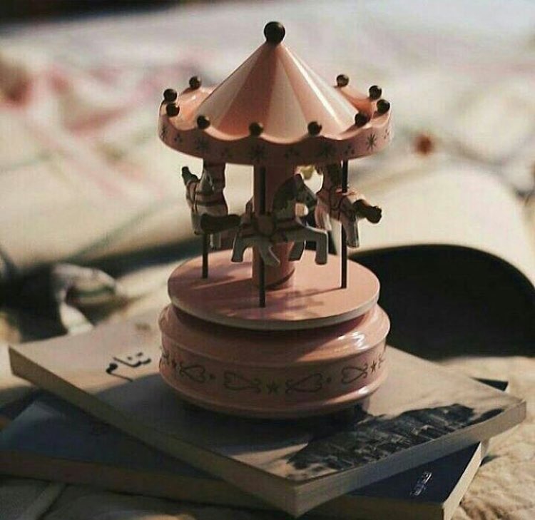 DawodNouf's tweet photo. ❁♩❥

نلبس الصمت حشمةٍ عن صغار العقول
ونسّرج الحرف حكمةٍ .. للثقيل إن حكى

 ❁♩❥ https://t.co/e6wwtF5QhI