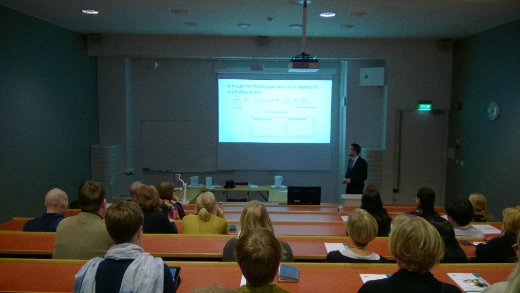 speederpoussin's tweet photo. #PhD #defense of #Juha #Kontturi @helsinkiuni #Viiki #campus #type III #polyketide #synthases #Gerbera #hybrida https://t.co/3Hf4kAgb6j