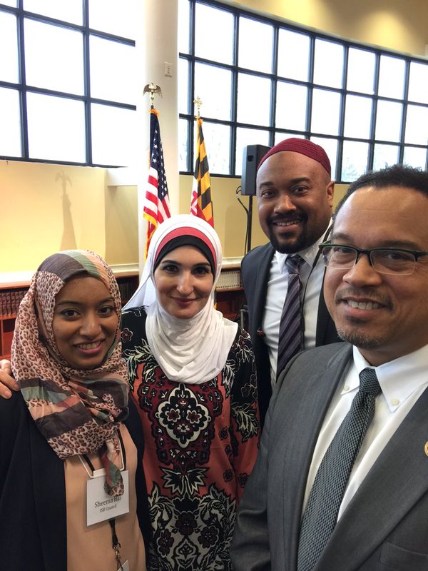 CaravellaBeth's tweet photo. #LindaSarsour is buddy buudy with
#NeverEllison ~ Muslim Brotherhood,
Terrorist orginization. Funded by George Soros & Saudi Arabia
Anti๐บ๐ธ https://t.co/eUf8zzlzf2