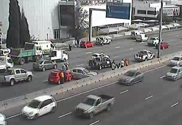netstartraffic's tweet photo. #JHBTraffic Multi-vehicle accident: N1 northbound after New Rd, right lane blocked. Please approach with caution. https://t.co/to8GQ1OxHy