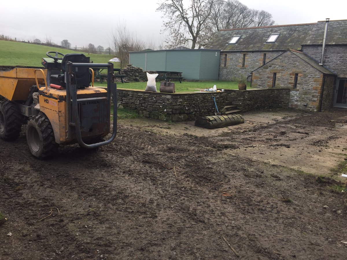 NewIngLodge's tweet photo. 4 days with the boys from @wrenfencing and we have been busy re walling and gravelling our back yard! https://t.co/GYt0Z7bs3l