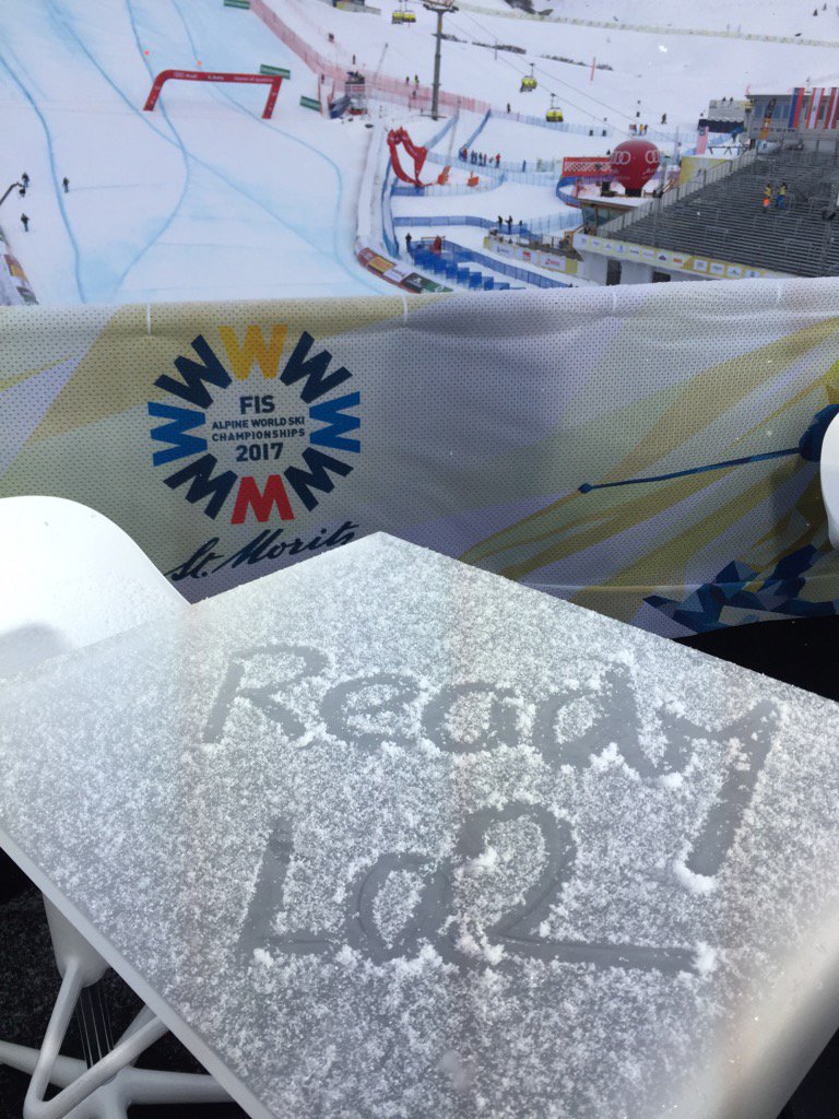 SteveFerrando's tweet photo. Pronti? #supercombinata 9:45 #stmoritz2017 💪🏻🇨🇭❄️ https://t.co/RzOF7epHwM