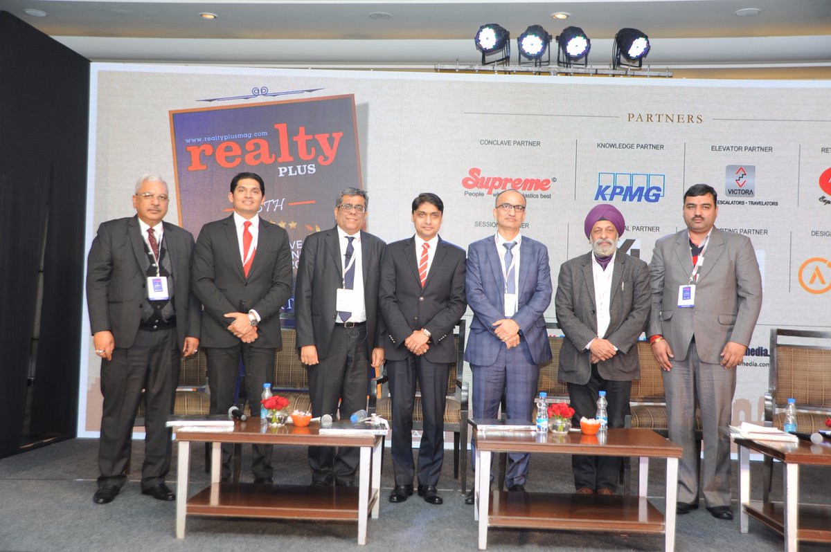 cgdialog's tweet photo. Prof.Shah @ #8threaltyplusconclaveandexcellenceawards on 24Jan,17-Panel discussion followed by #SCROLLOFHONOUR Felicitation by #RealtyPlus https://t.co/J0vKHIZ466