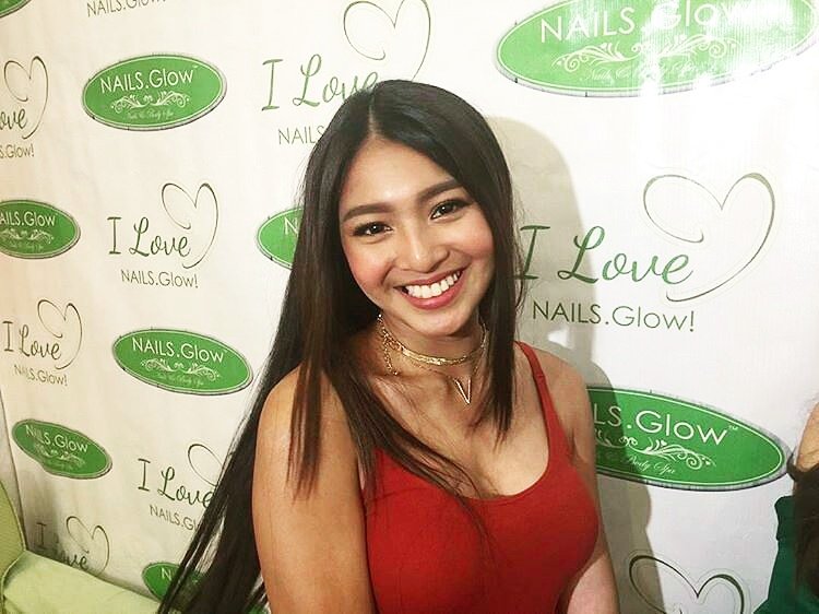NaddictsItaly's tweet photo. Am I wrong or she's literally GLOWING these days?! 😍😍

#KCAPinoyStar #NadineLustre https://t.co/G5TbGbEUh2