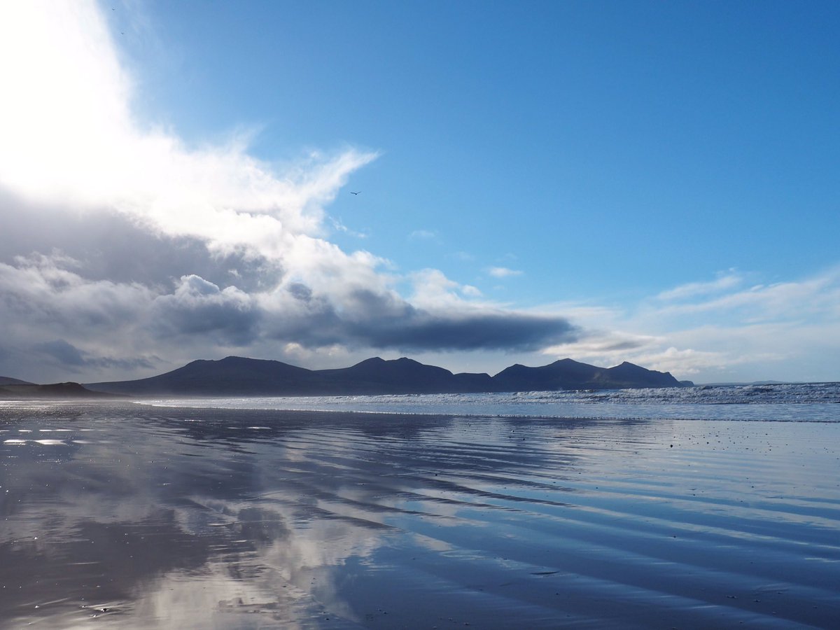 ItsYourWales's tweet photo. Just look at these great #welshreflections from Mel captured at Snowdonia courtesy @melcgarside https://t.co/sNfKkWTrmq
