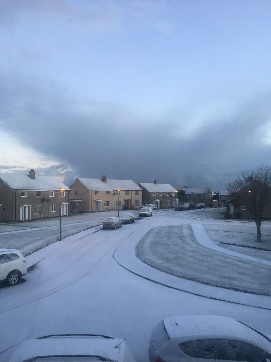 MontgomeryKerry's tweet photo. Got a little covering @GavinPartridge  yay #Thurso #snow #fridayhappiness https://t.co/wPjonlMr3V