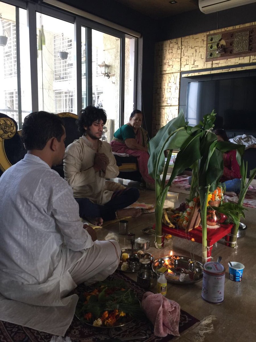 iamRishabhSinha's tweet photo. Stayanarayan Pooja 🙏🏻🏡 https://t.co/MKvzF3LR2n