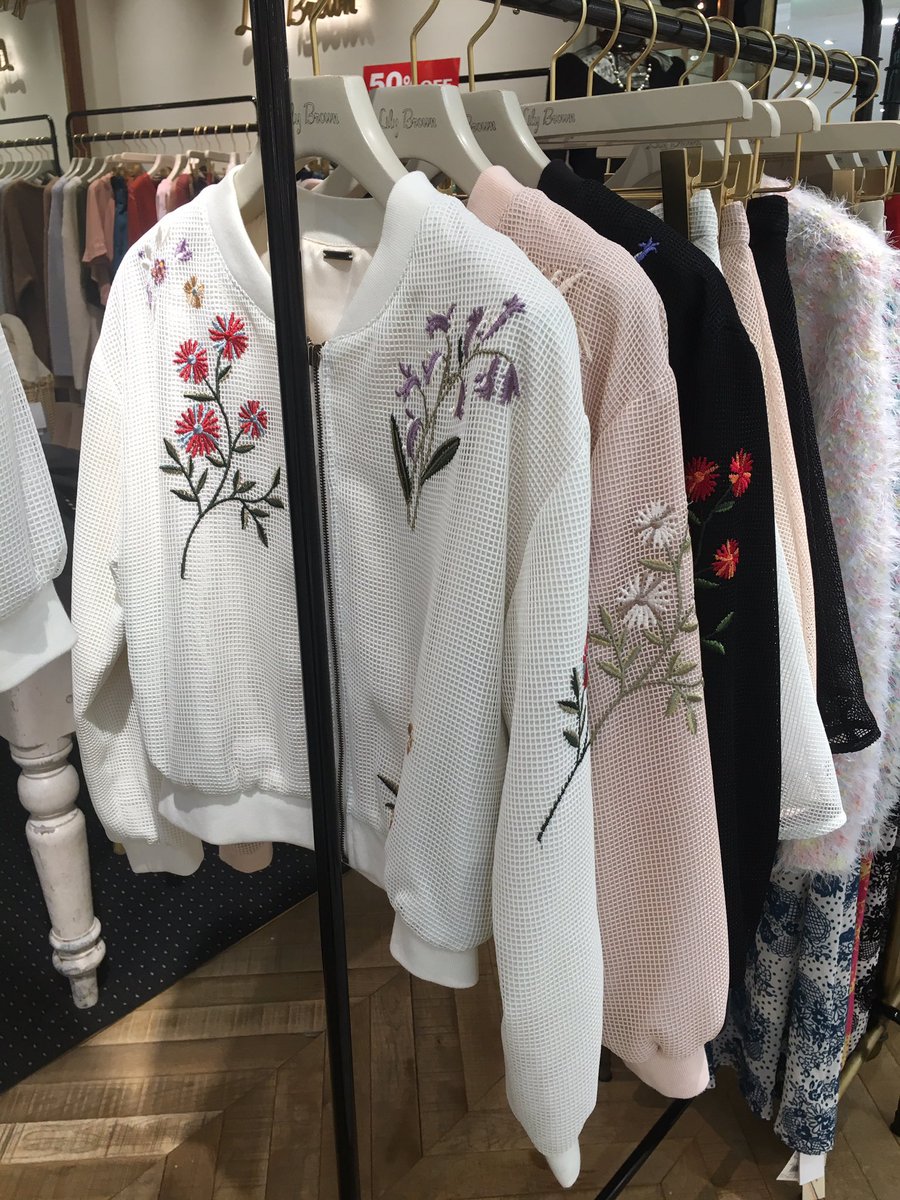 名古屋parco 名古屋パルコ A Twitter 西館3f リリーブラウン 春も注目されている刺繍アイテム ブルゾンにも花柄刺繍が入っていると可愛く着こなせます 名古屋parco 名古屋パルコ A Twitter 西館3f リリーブラウン 春も注目されている刺繍アイテム ブルゾンにも花柄刺繍が入っていると可愛く着こなせます