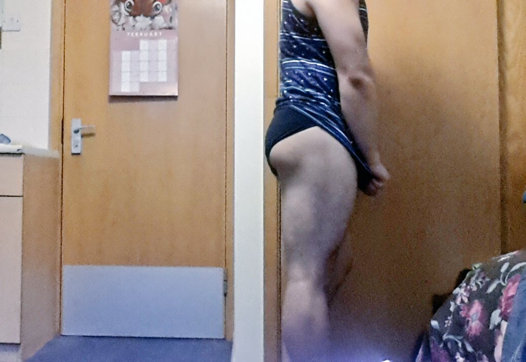 deanvillarante's tweet photo. Amazed with the results 😂
#squats #booty #thighs #bootypatrol #bootylovers #gym #manlylegs #legs #fitness #sexy #men https://t.co/eFBzlF5yHF