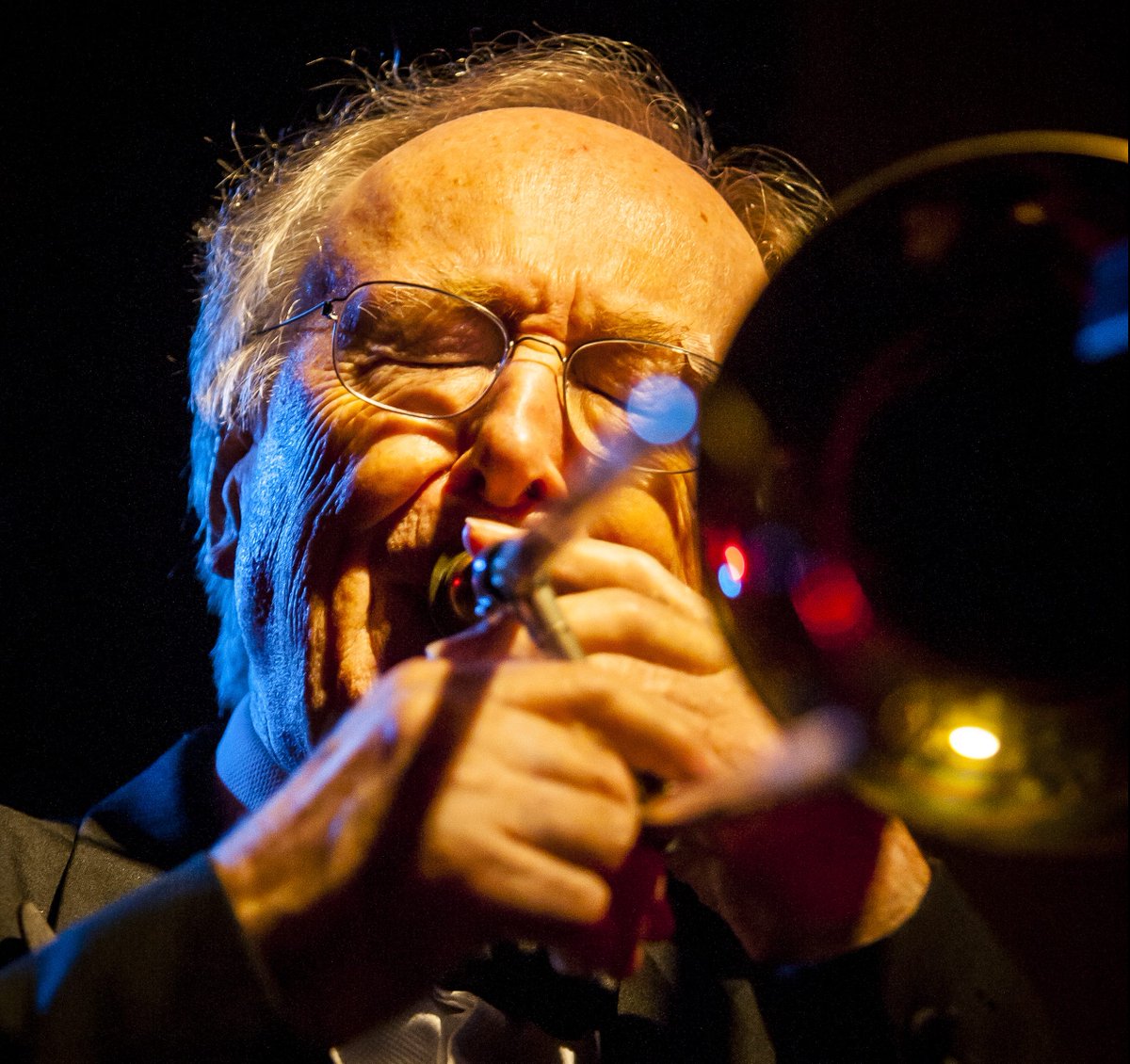 Jazz legend Chris Barber to play Dunfermline dlvr.it/NLBYw9