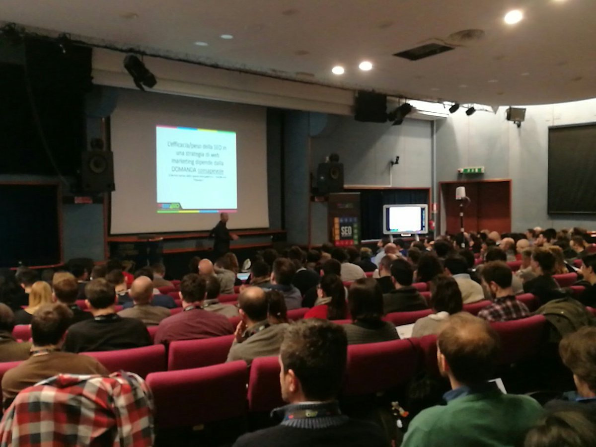 Chi è interessato all'aumento dei like? I direttori marketing che si fan le pippe vedendo i fan. <a href="/AleSportelli/">Alessandro Sportelli</a> da #wmi2017 a #dazeroaseo