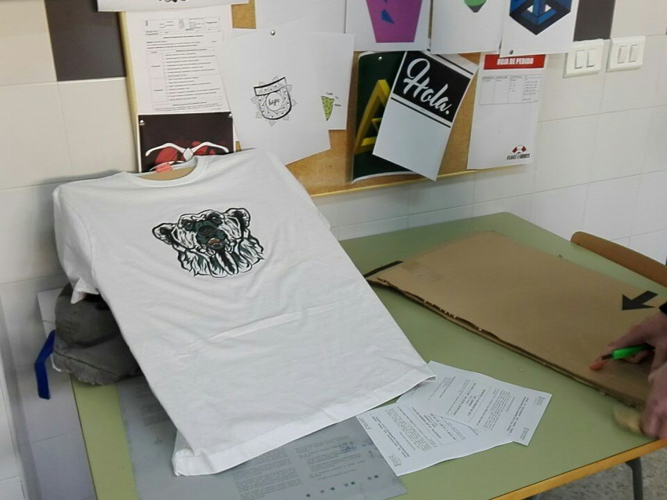ShirtsFloat's tweet image. Preparando la exposición ya en Carrús