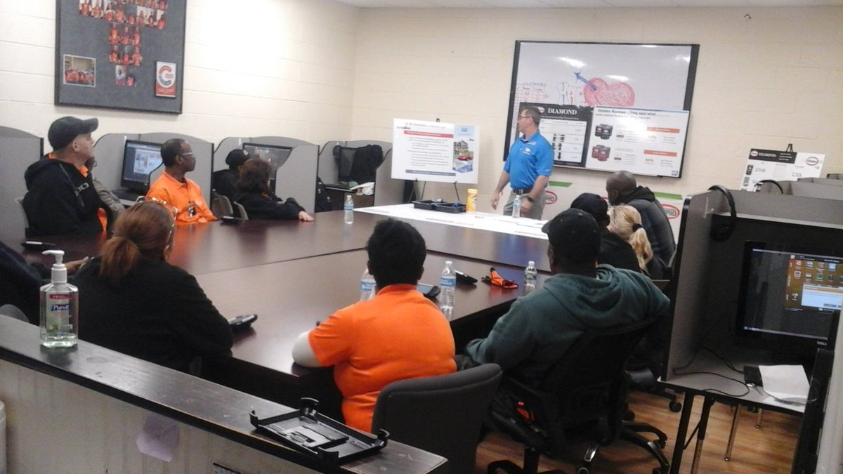 District28MET's tweet photo. #MET4112 Glidden Pk Hosted by Alan Poulin Glidden Regional Manager. #Glidden @PaulSSchnell1 @wxw430 @BMO_MET @LizMETRHRM https://t.co/IHHa5qRxju