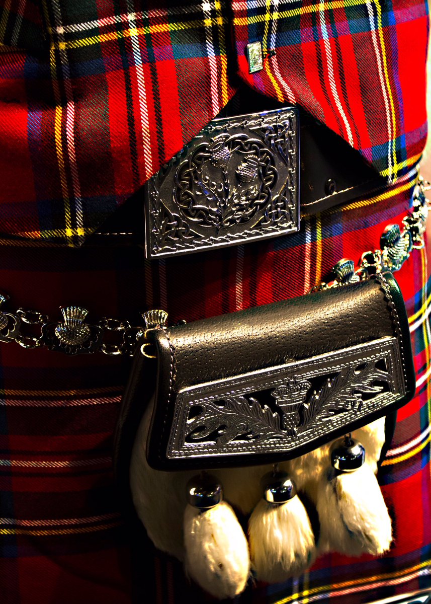 Florian_Vienna's tweet photo. by Vector Aerial A kilt from Scotland AmazingDetail! #Scotsmans @kiltedpride #kilt @VectorAerial #Scotland #uk #travelphotography #royalmile https://t.co/tj6baB9HBp
