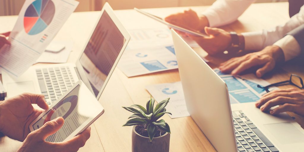 Fujitsu_Global's tweet photo. Nine Trends that will Transform the Service Desk https://t.co/W0GEG3UCIf #workplace https://t.co/fqWKuy4lSm