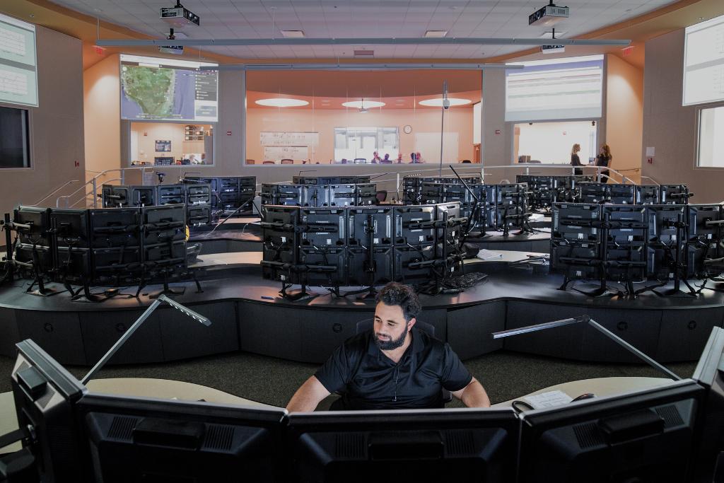 Selon les experts européens de la #sécurité, quels sont les 4 phénomènes auxquels nous devons nous attendre en 2017? cs.co/90018pHTX