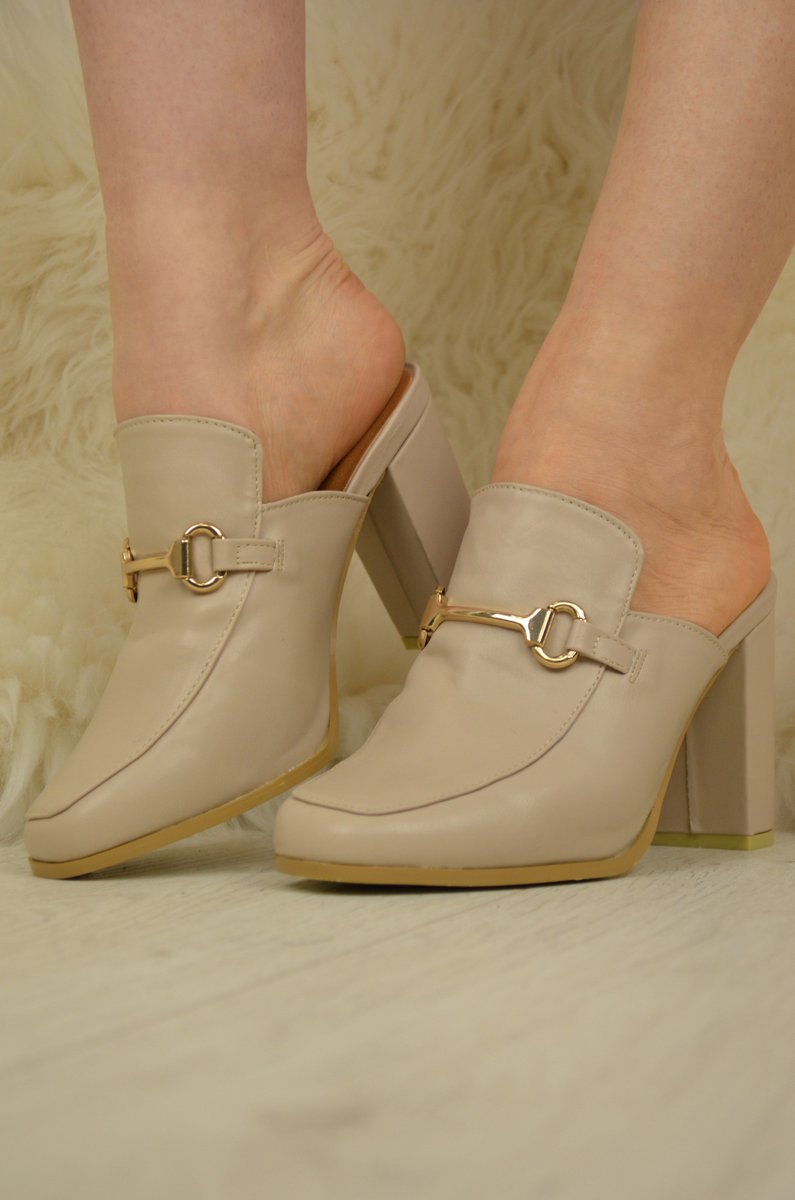 heelberry's tweet photo. ALEITHA // #availablenow 
This lovely little slip on comes in Nude Faux Leather and Black Suede 😍👢  #fashion #fashionable #streetstyle https://t.co/Bu5HtSCR6D