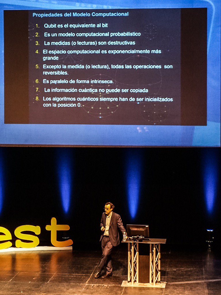 _luciag_'s tweet photo. Computación cuántica, por @fjgramirez en #T3chFest2017, ligeramente distinta que en #codemotion2016. Muy interesante. https://t.co/i1yP1HVqX4