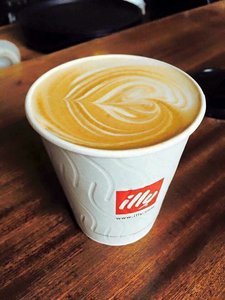 RowantreeEnnis's tweet photo. It's Friday !! #illycoffee #vegangranola #homemadescones #berryflan #livehappilly #loveilly #rowan3 https://t.co/asjgPsDEYA