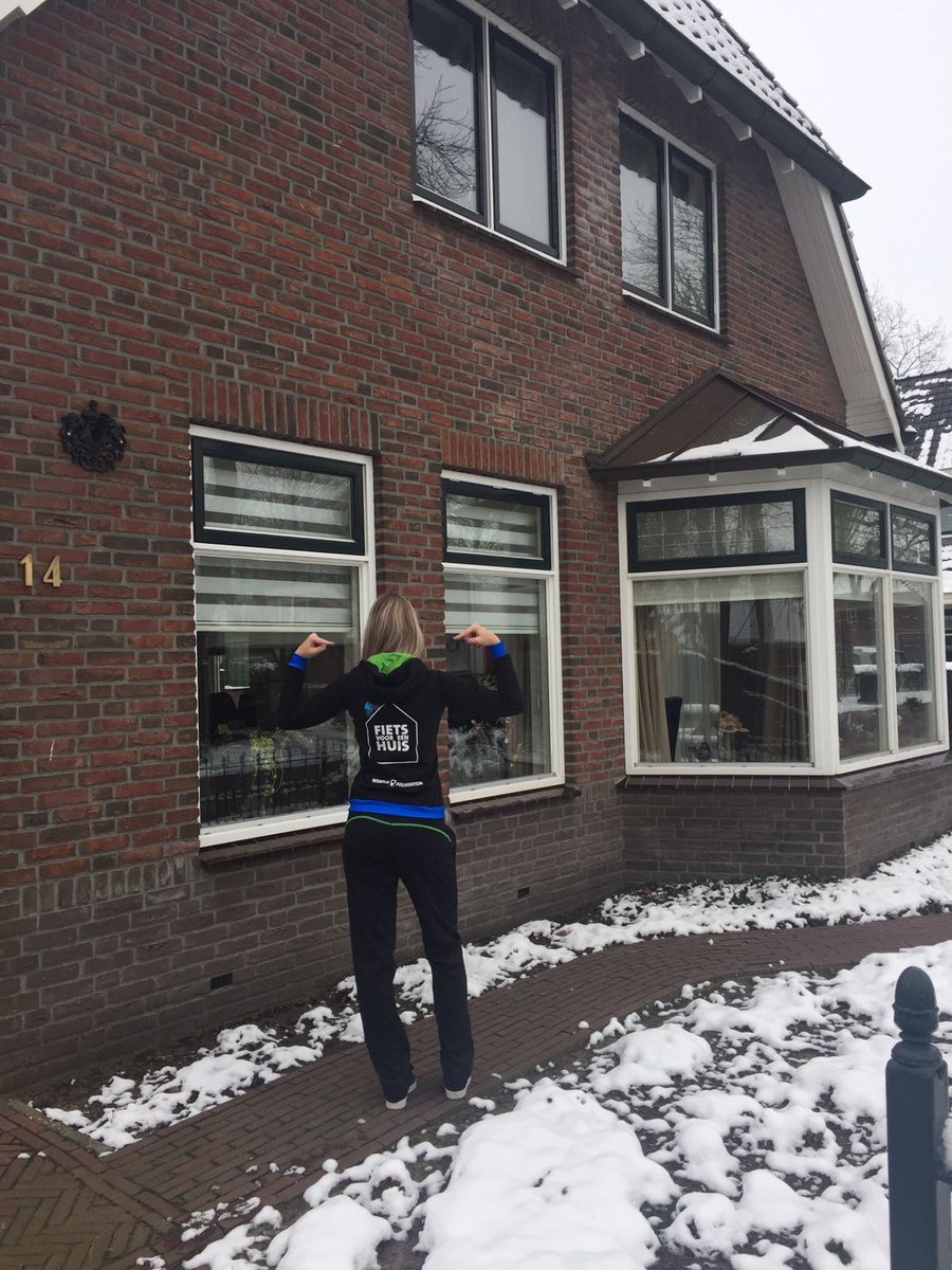 Ik een huis, zij een huis. Doe mee aan de ‘Foto voor een huis’ challenge als je mensen in Bangladesh ook een ‘waterbestendig’ huis gunt.