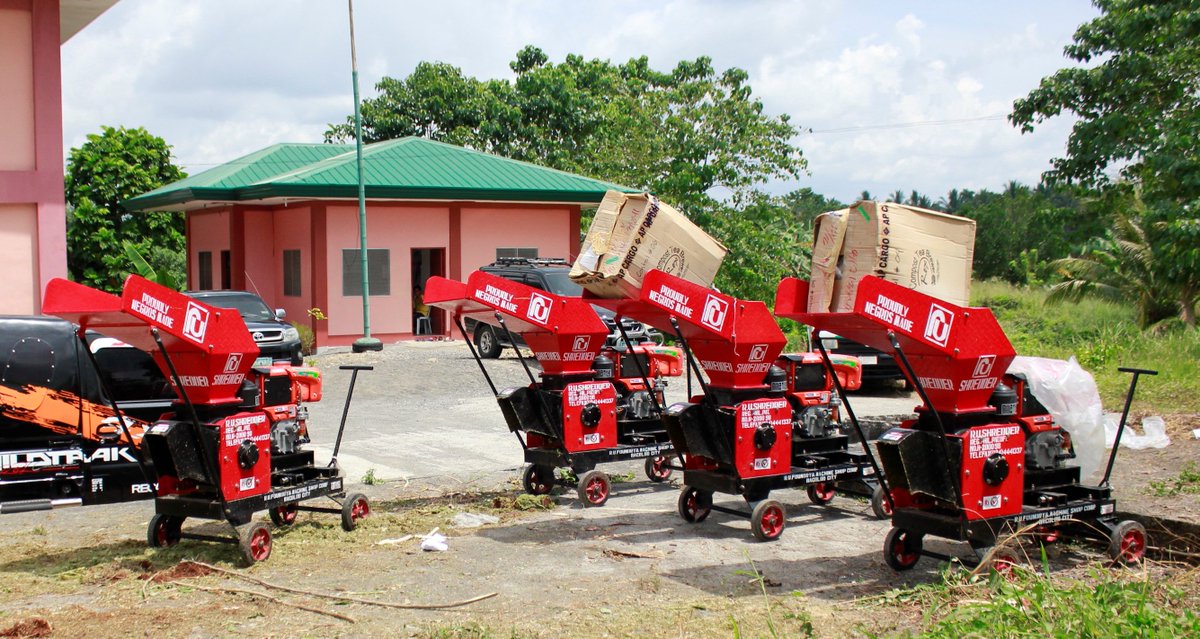 peacegovph's tweet photo. FROM CONFLICT TO PRODUCTIVE ZONES. Agricultural equipment were turned-over by DA to the farmers of former MILF camps https://t.co/ZR4VcLPSsi https://t.co/QJlbKvaUIP