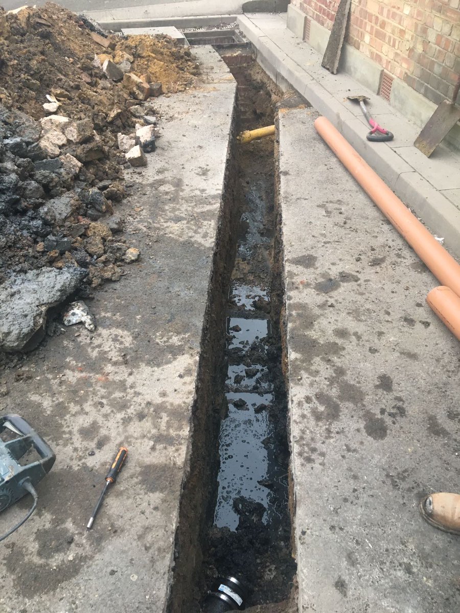 PlumbJet1's tweet image. Today the Plumbjet Excavation Team are in the NW9 area to dig up and replace the drainage for an entire block. #NoMoreProblems #ClearDrains