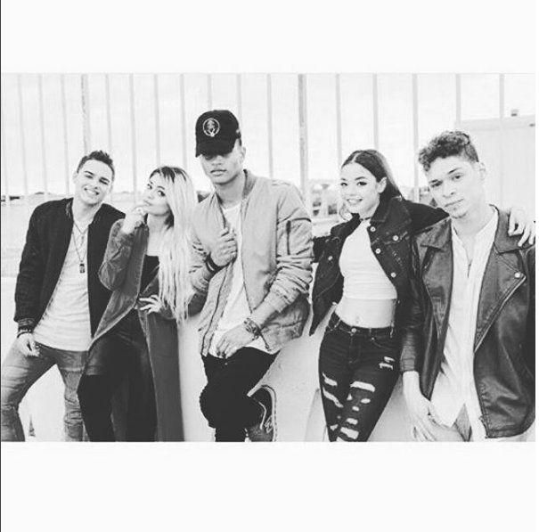 Mix5Argentina's tweet photo. Aca les dejo una foto del rodaje de #APuroDolo... Ya se viene #MIX5 #MIX5Arg https://t.co/V1BnZ8Mb9F
